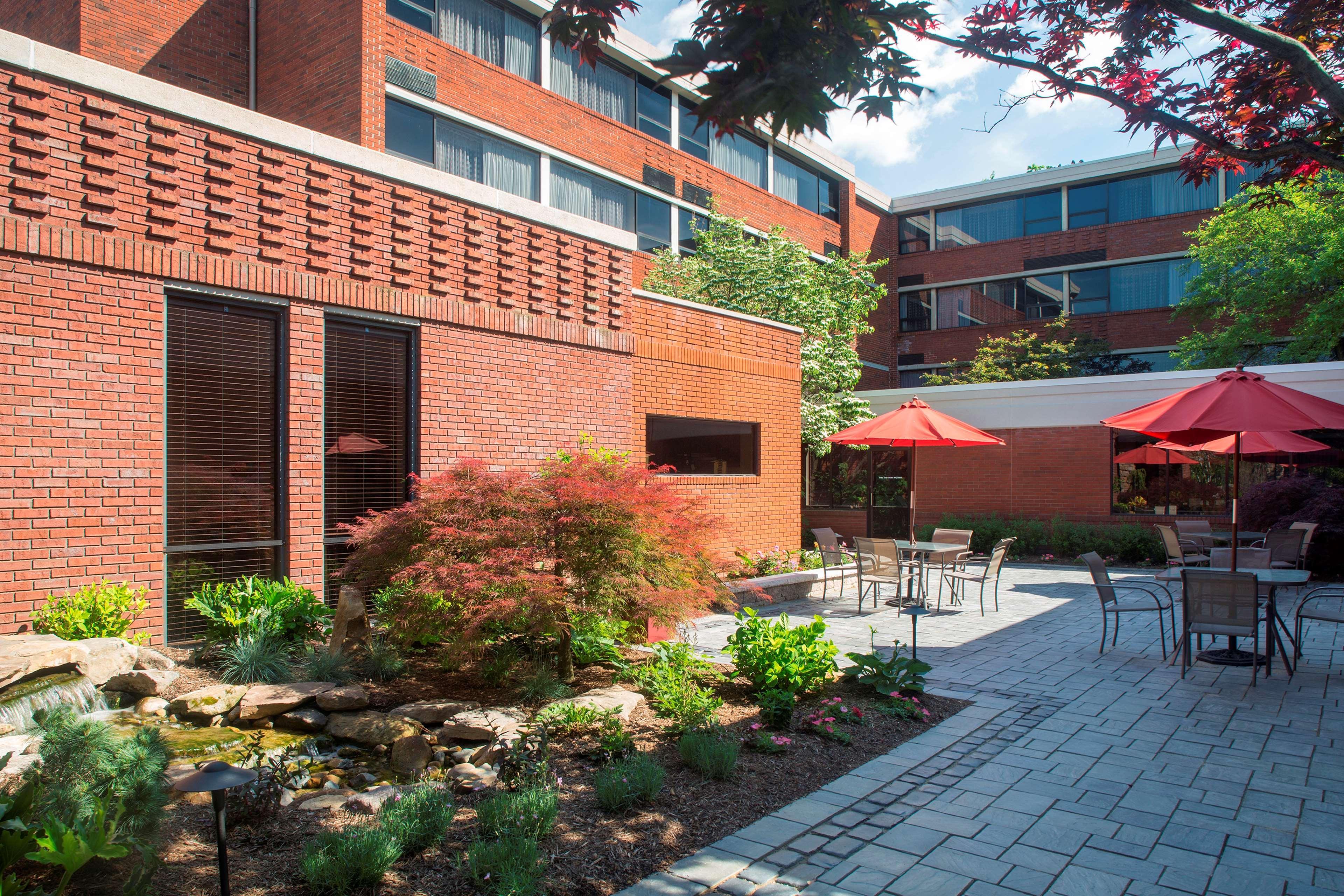 Doubletree By Hilton Akron Fairlawn Exterior photo