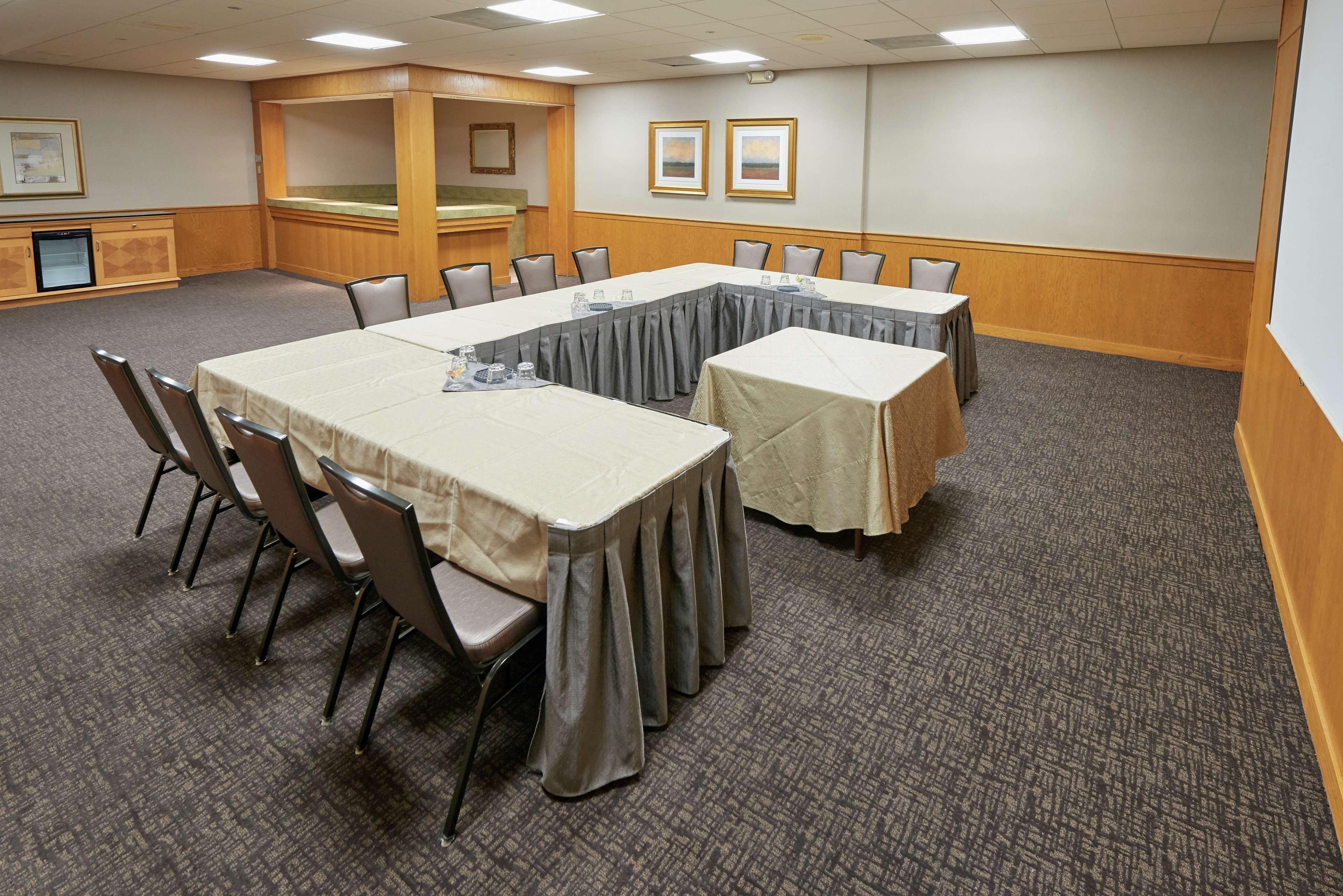 Doubletree By Hilton Akron Fairlawn Exterior photo