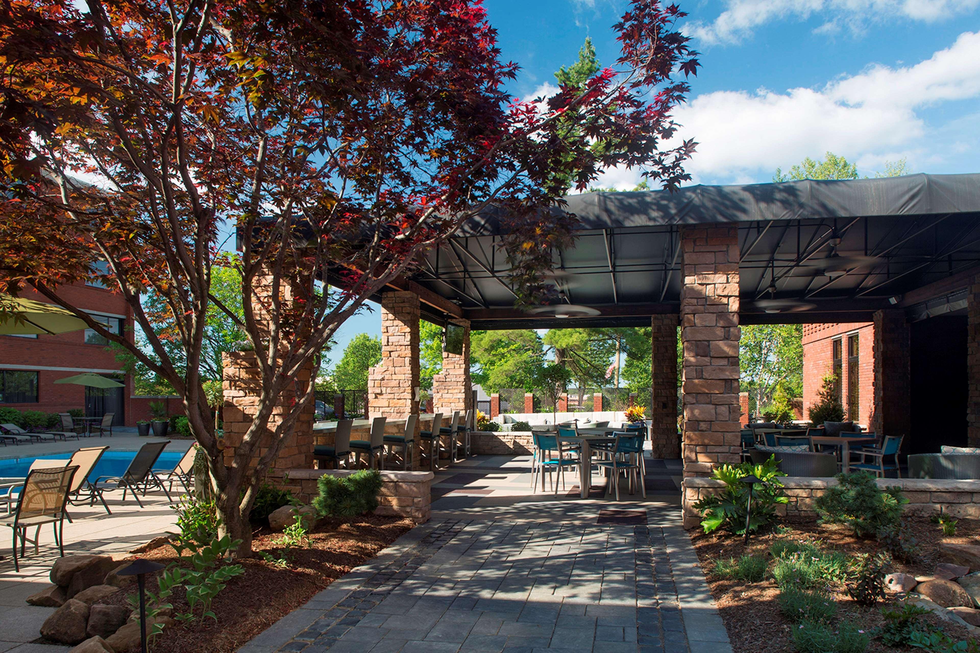 Doubletree By Hilton Akron Fairlawn Exterior photo