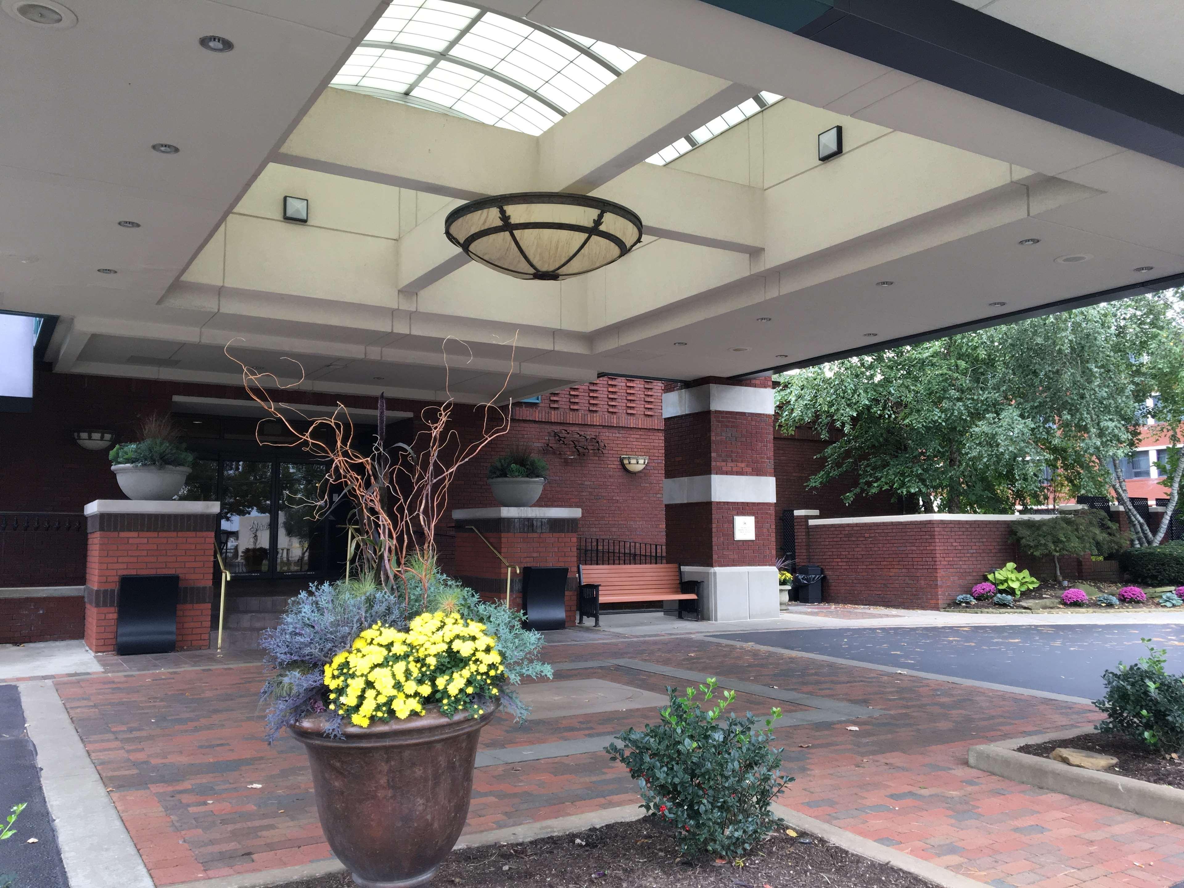 Doubletree By Hilton Akron Fairlawn Exterior photo