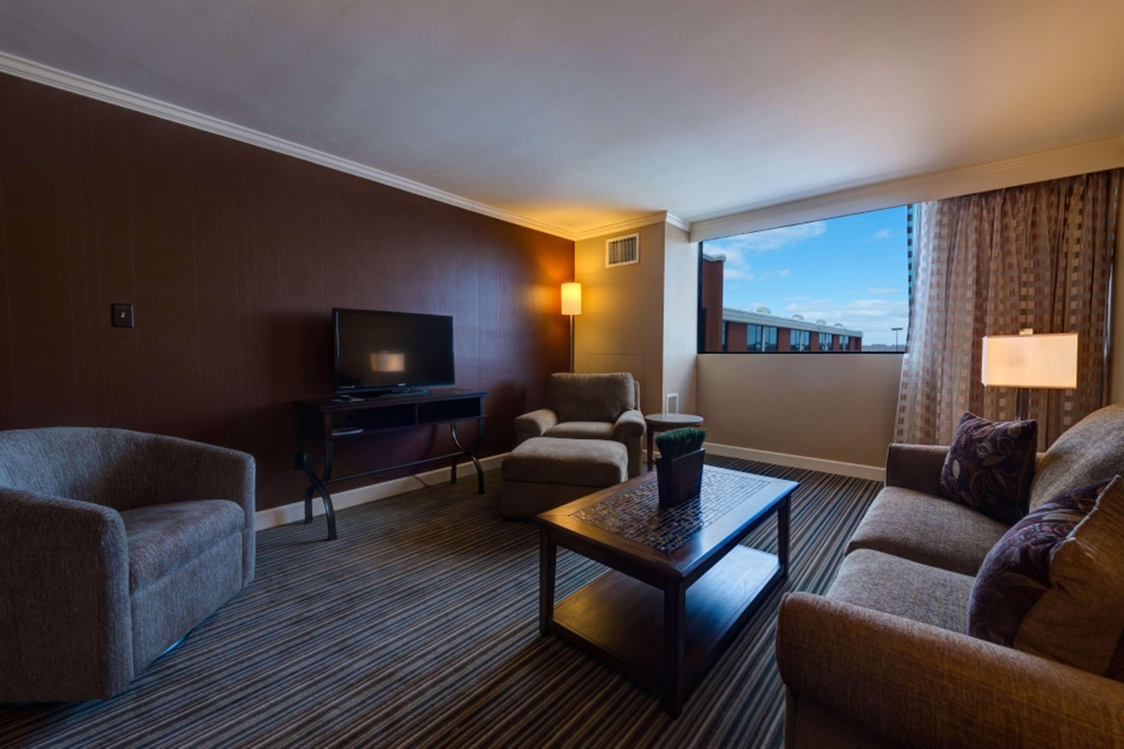 Doubletree By Hilton Akron Fairlawn Exterior photo