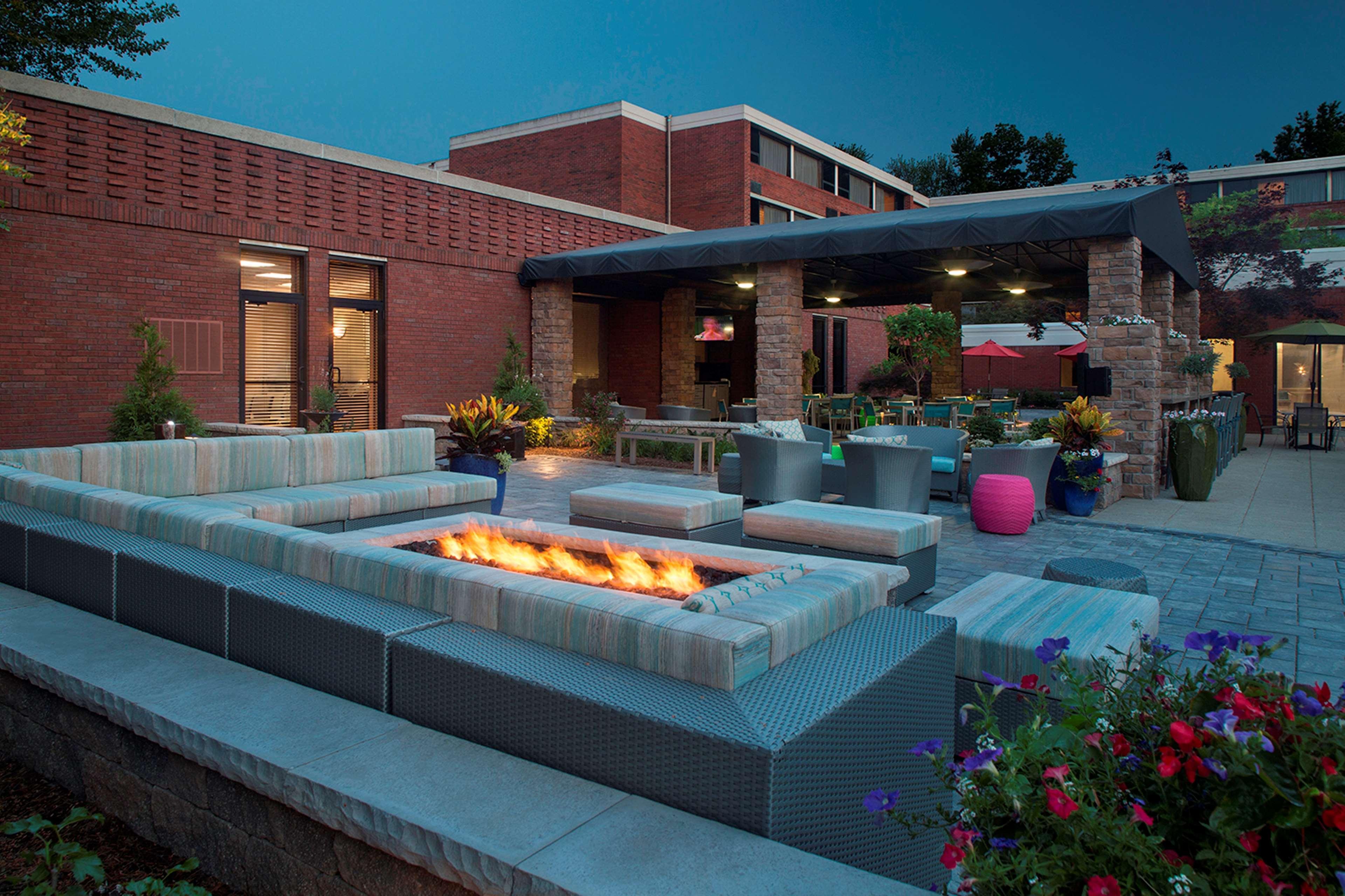 Doubletree By Hilton Akron Fairlawn Exterior photo