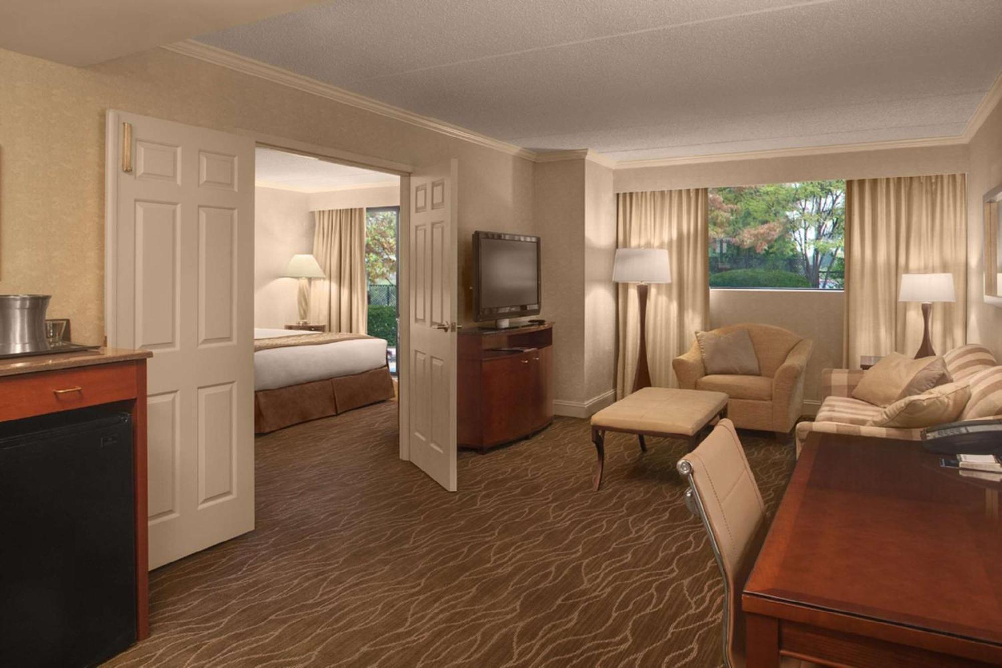 Doubletree By Hilton Akron Fairlawn Exterior photo