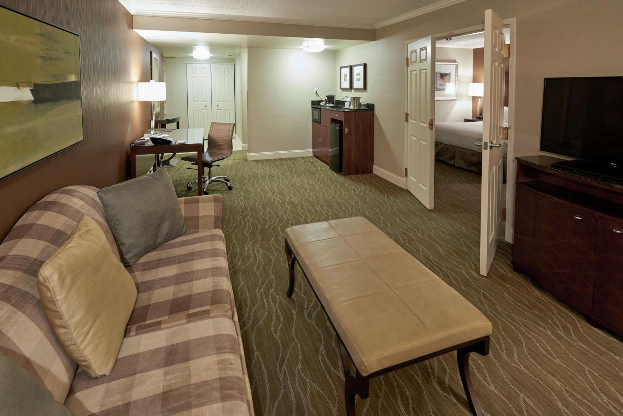 Doubletree By Hilton Akron Fairlawn Exterior photo