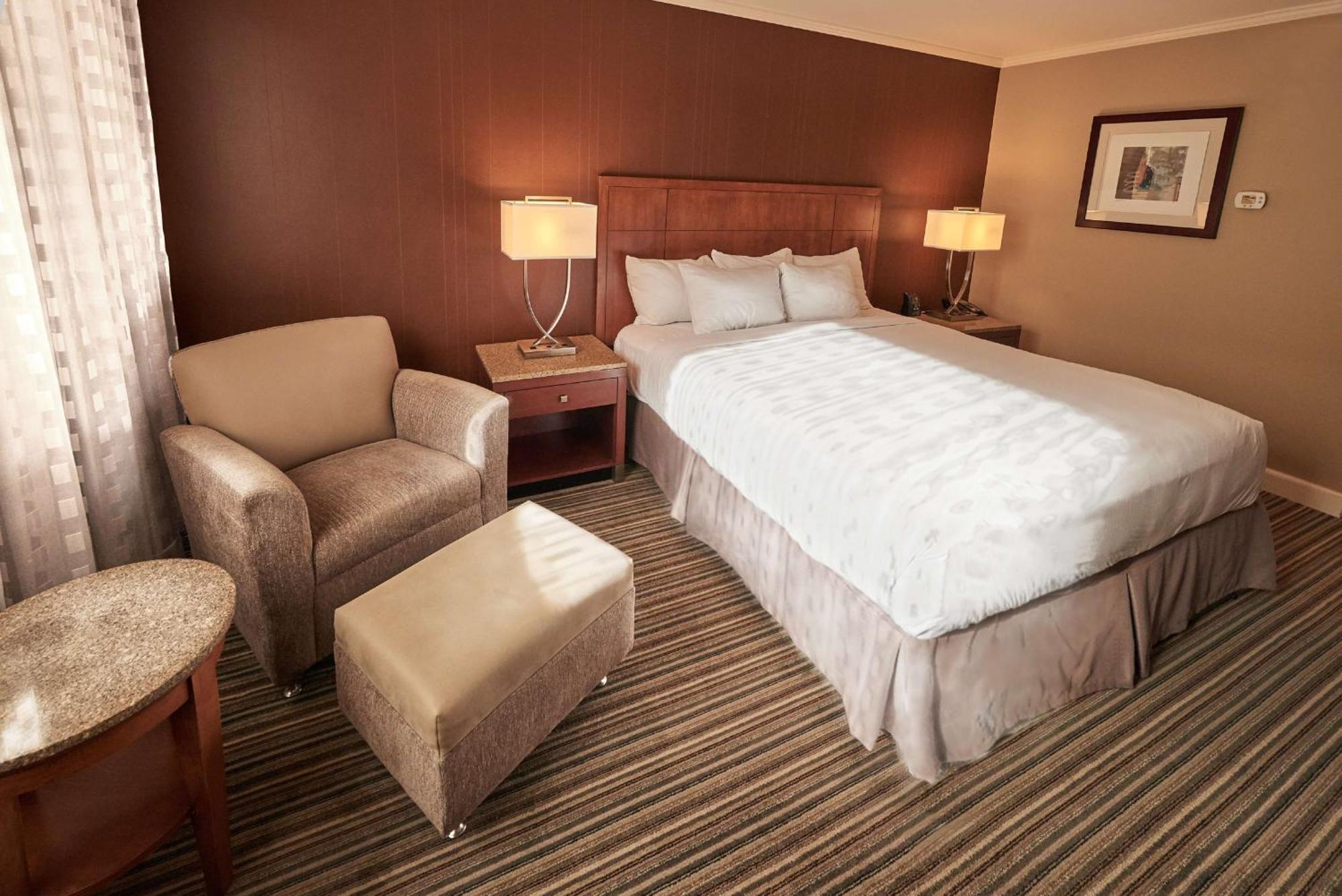 Doubletree By Hilton Akron Fairlawn Exterior photo