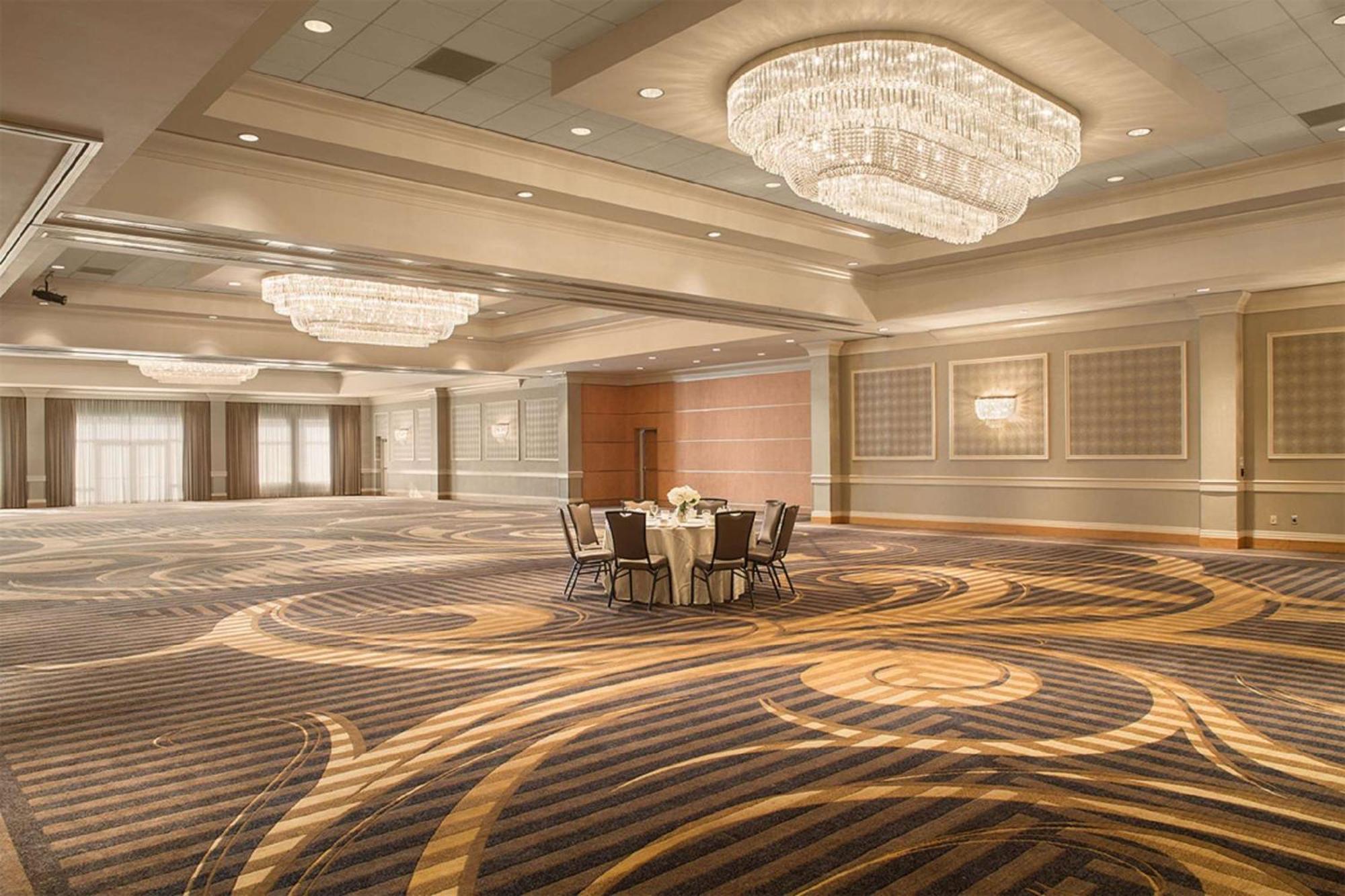 Doubletree By Hilton Akron Fairlawn Exterior photo