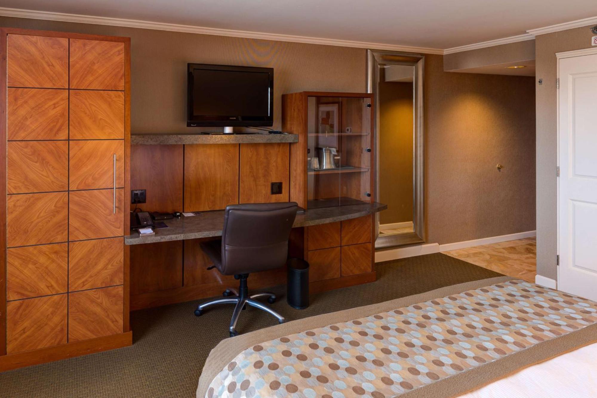 Doubletree By Hilton Akron Fairlawn Exterior photo