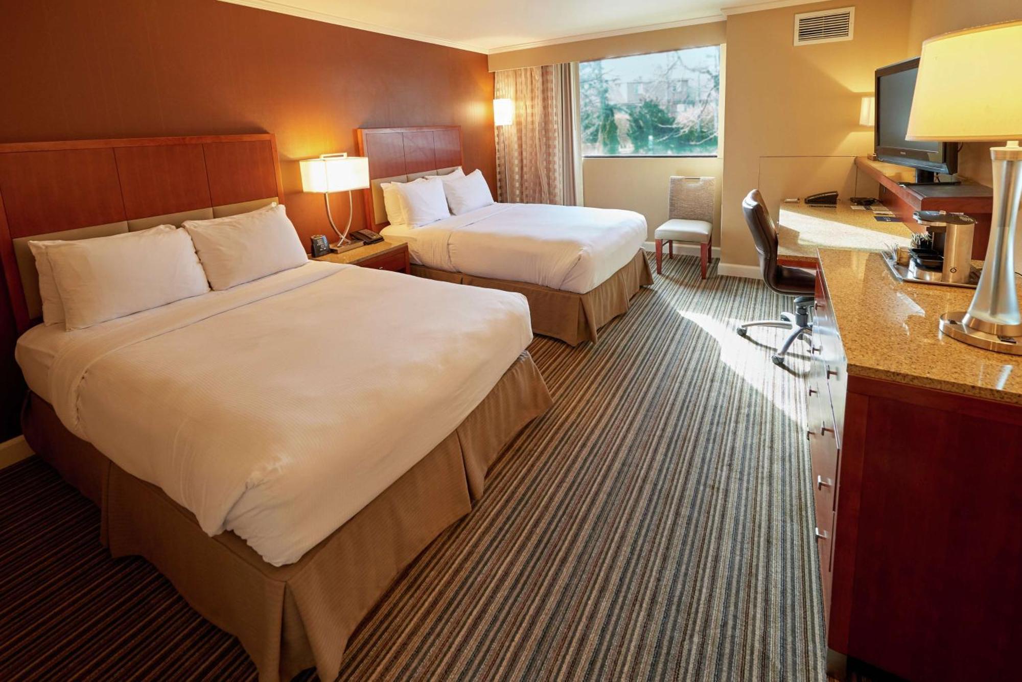 Doubletree By Hilton Akron Fairlawn Exterior photo