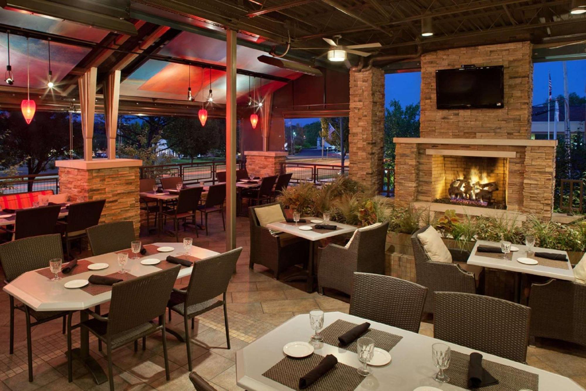 Doubletree By Hilton Akron Fairlawn Exterior photo