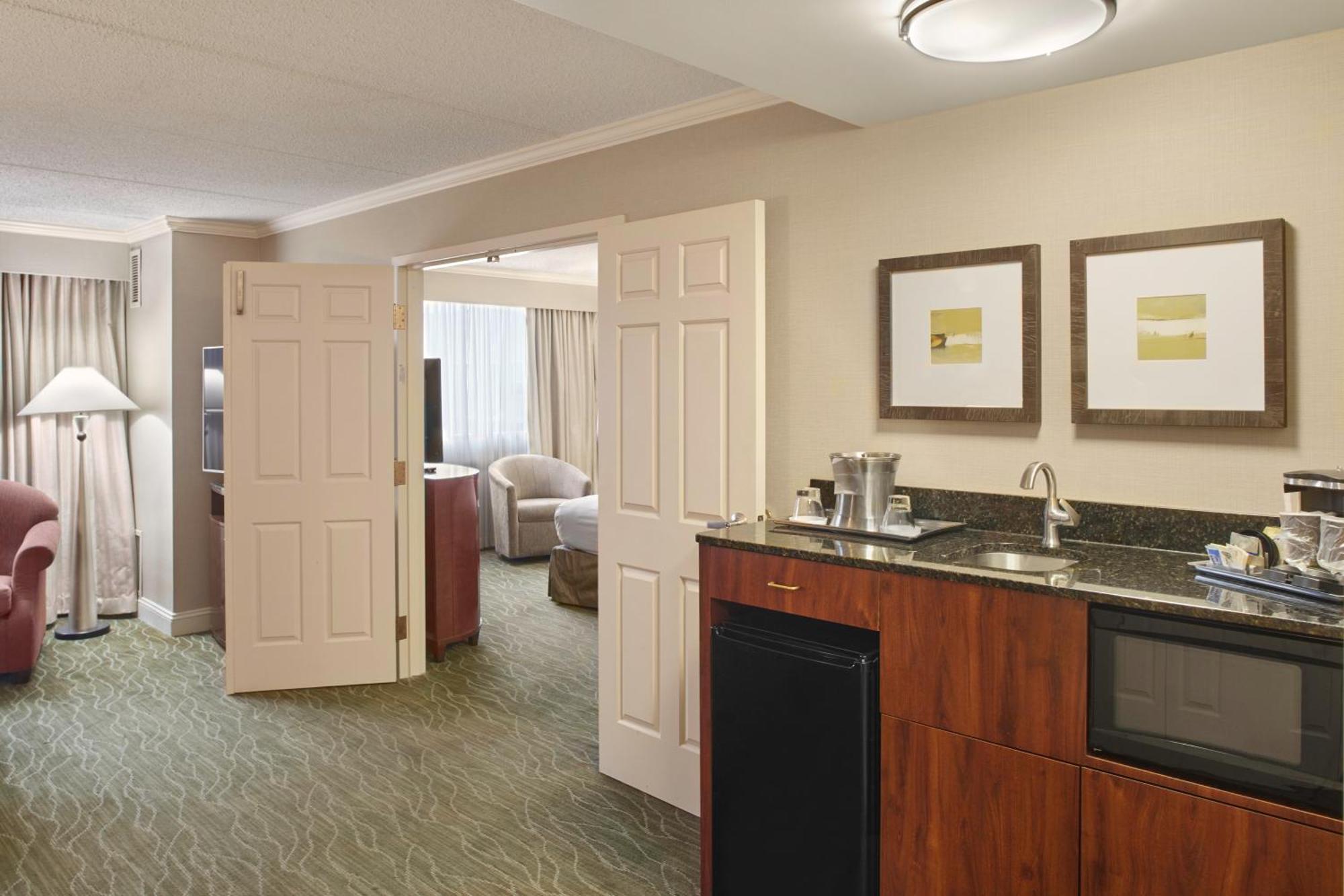 Doubletree By Hilton Akron Fairlawn Exterior photo