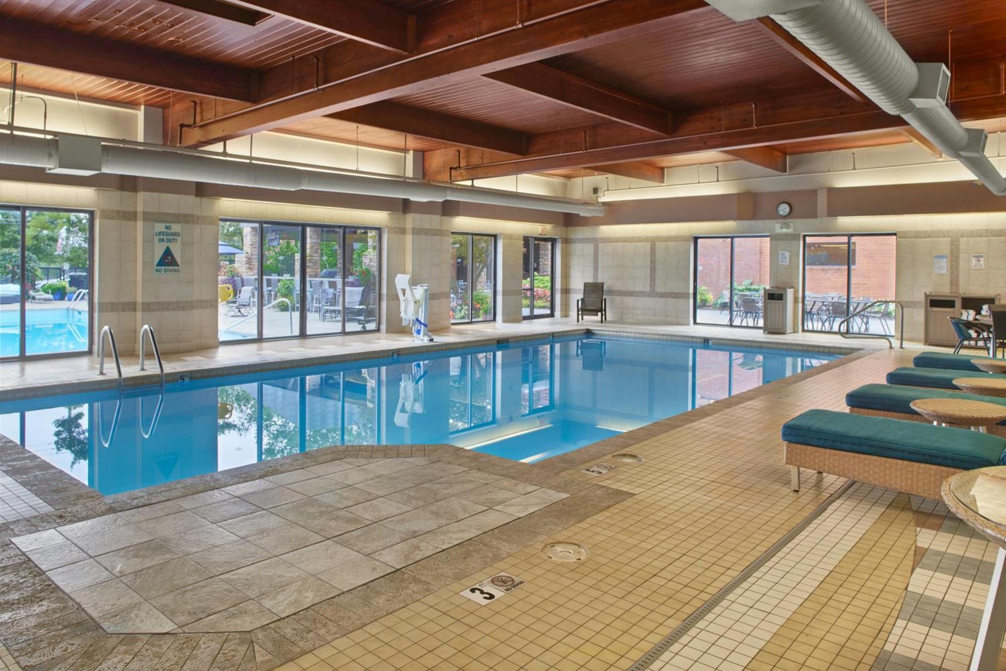 Doubletree By Hilton Akron Fairlawn Exterior photo